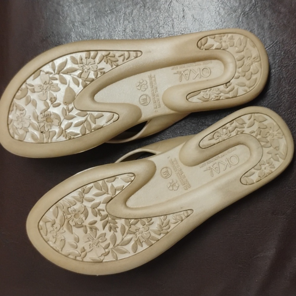 Oka B Sandy Gold And Coral Accent Flipflops - Picture 8 of 9